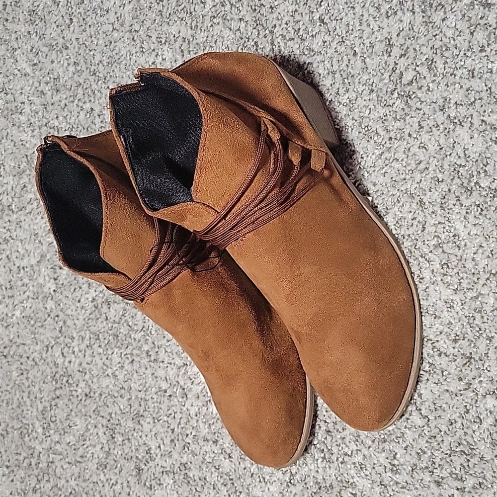 Criss Cross Heeled Boot